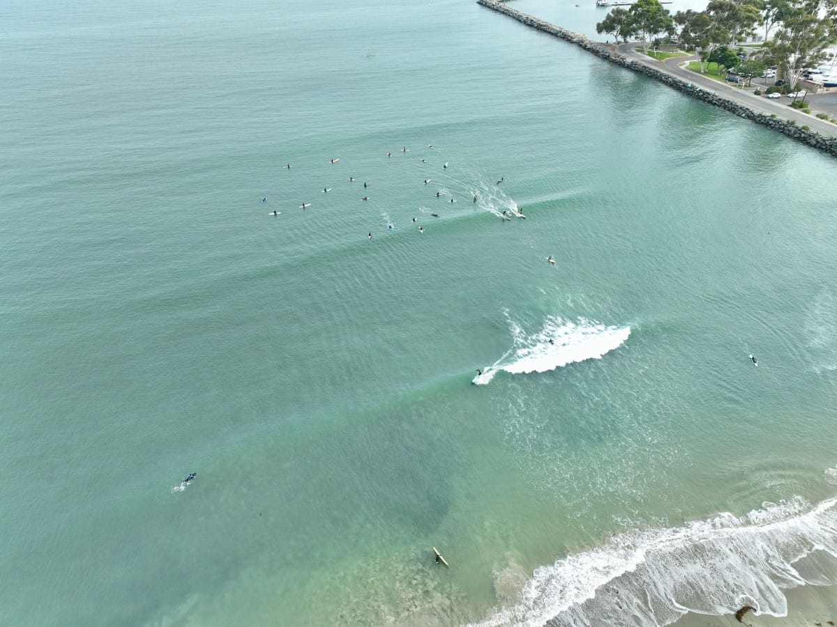 A small wave working in Laguna