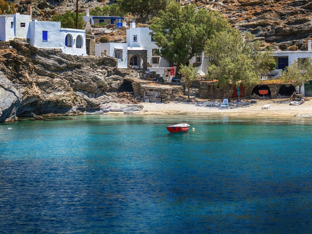 When to surf in Tinos