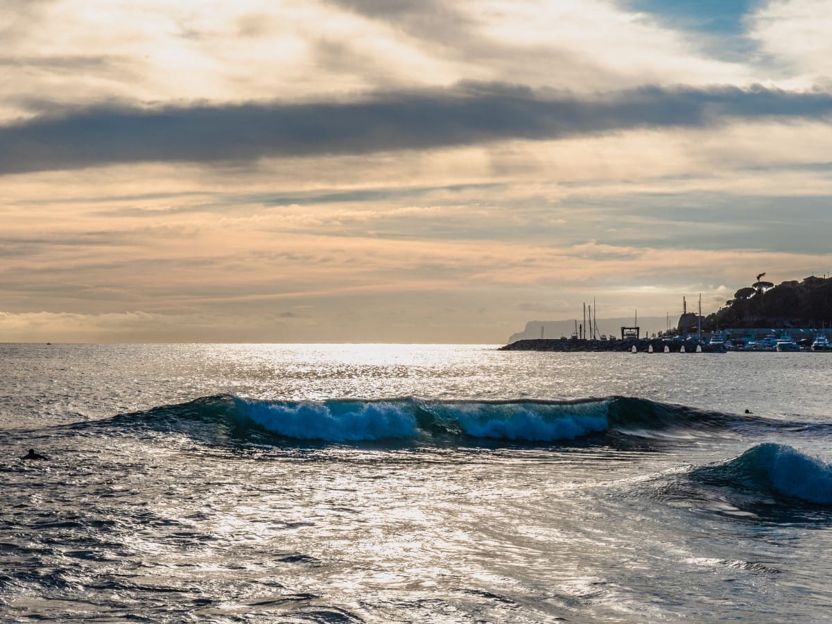 Varazze's wave just about working