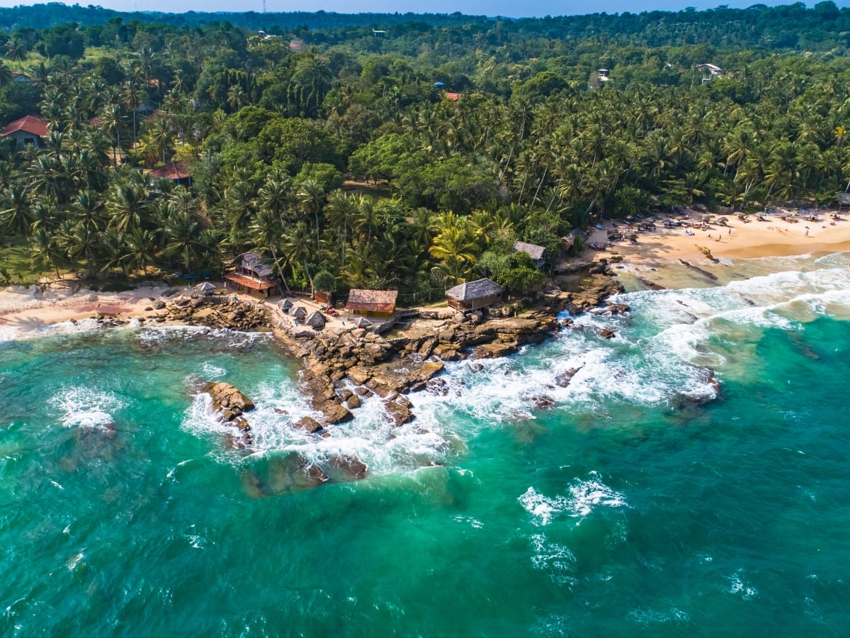 Goyambokka Beach has small swimming coves
