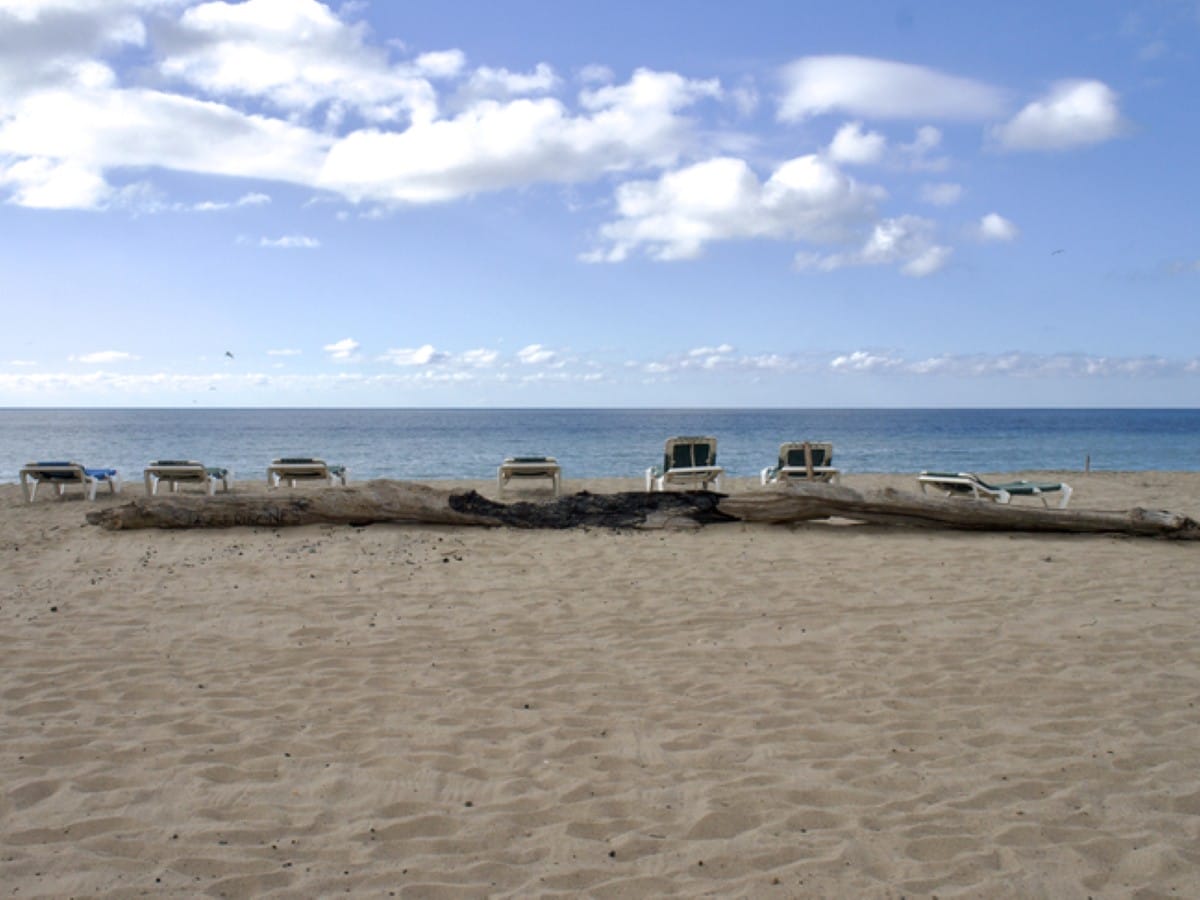 Sunbeds on the beach at Lo de Marcos