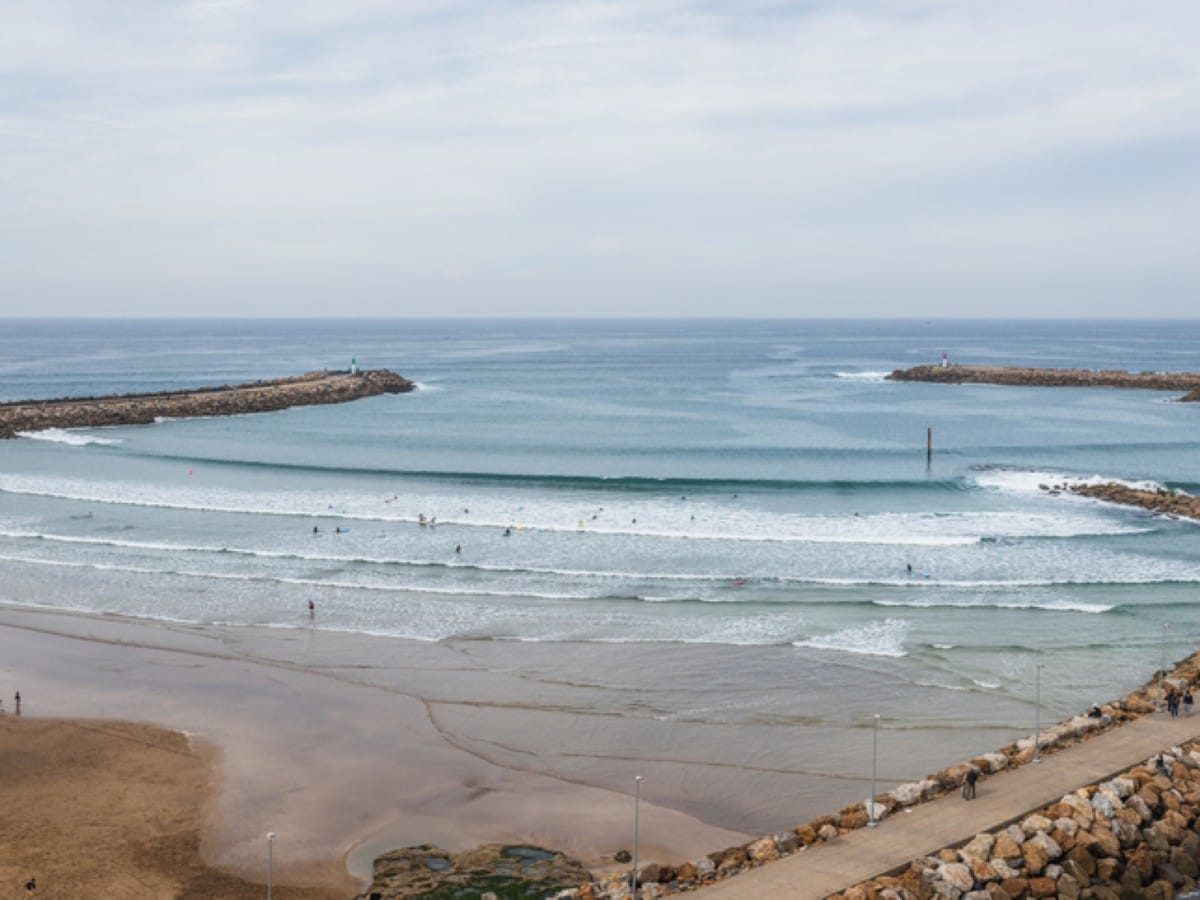 Easy waves in the main bay of Rabat