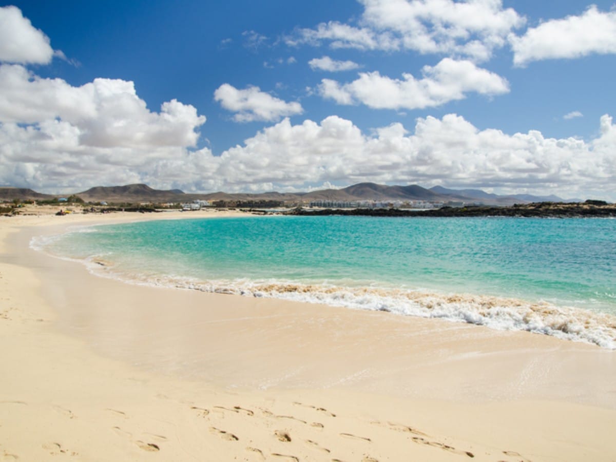 White sand and calm water in La Concha Beach